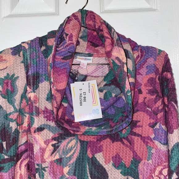 LulaRoe Kristen Pullover - Picture 3 of 5